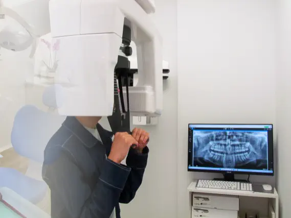 Clínica Dental | Dentista | Ortodoncia | Implantología | Odontopediatría | Estética Dental